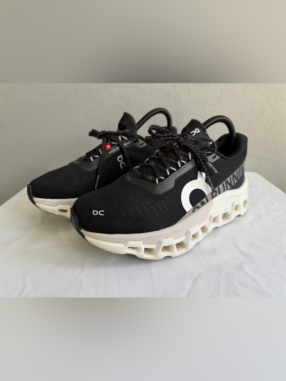On Cloudrunner CloudTec Helion Running Shoes s6.5 Women’s Black/White Mesh